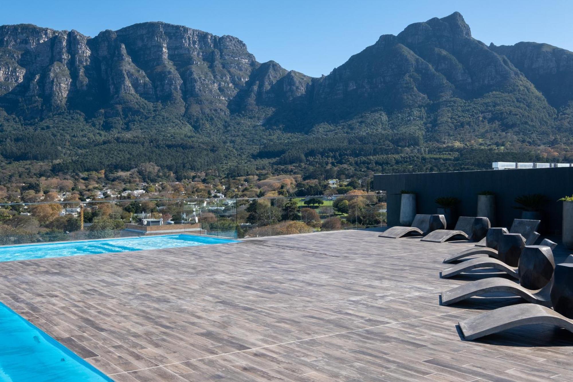 Newlands Peak Luxury Apartment